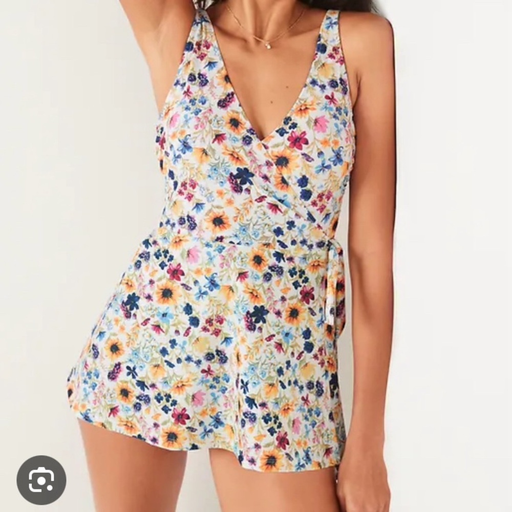 OLD NAVY Swimsuit Wildflower Print V-Neck Wrap Front Underwire Tummy Support 3X